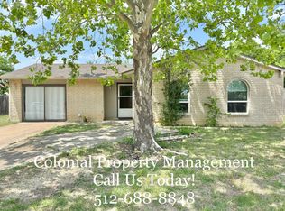 1404 Meadows Dr, Round Rock, TX 78681