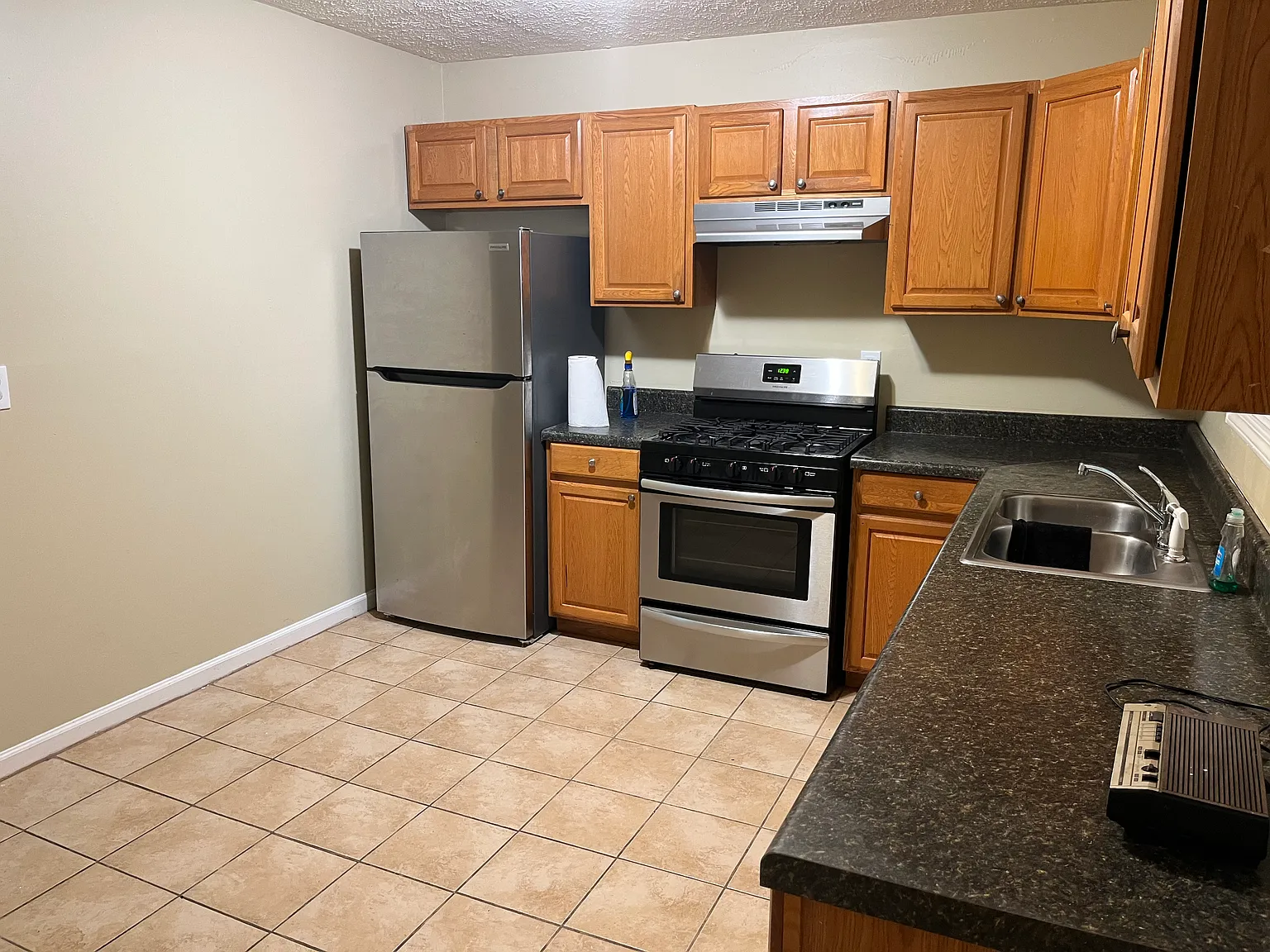 2 bed, 890 sqft, $1,200 — Photo 4
