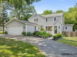 1511 Annie Ave NW, Grand Rapids, MI 49504