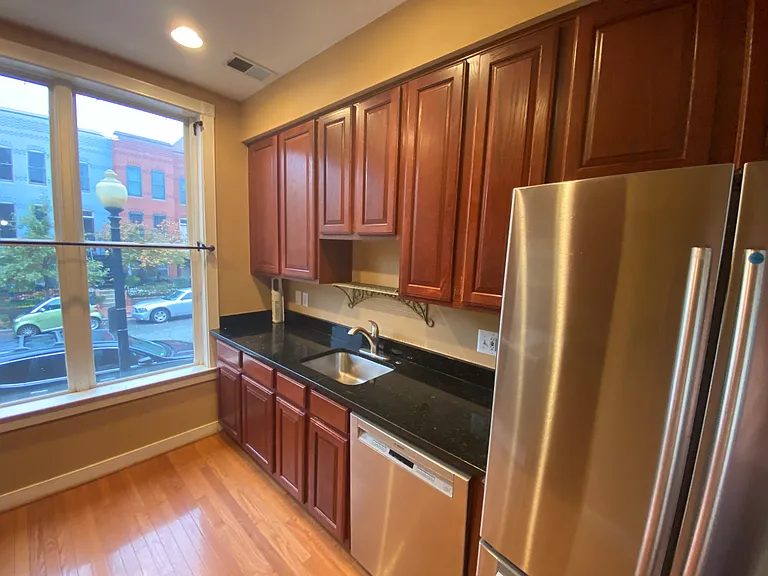 619 I St SE #A — Photo 8