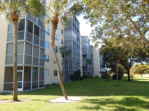 Boca Teeca Boca Raton Real Estate Agent Carolyn Boinis 561-2