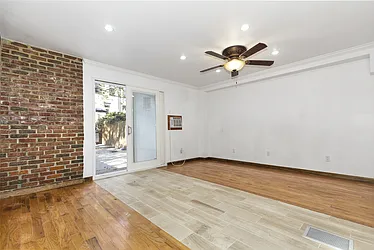 Rented by R New York