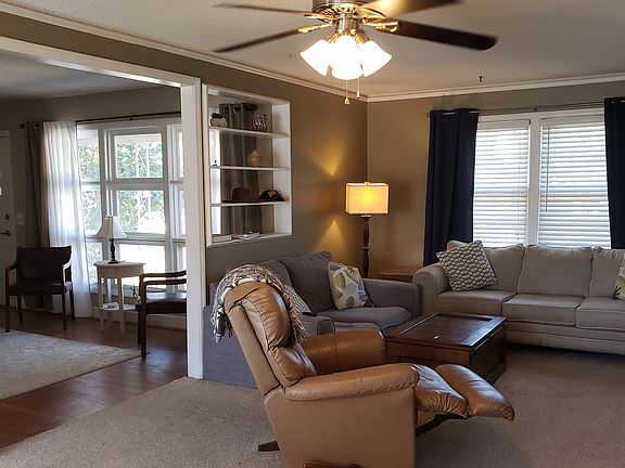 4th image of 1534 Dahlia Rd