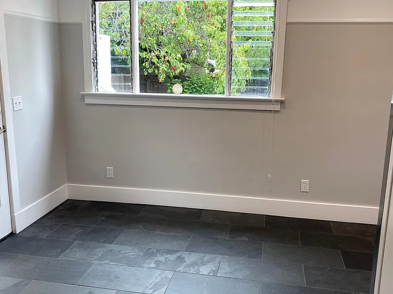 Kitchen Dining Area