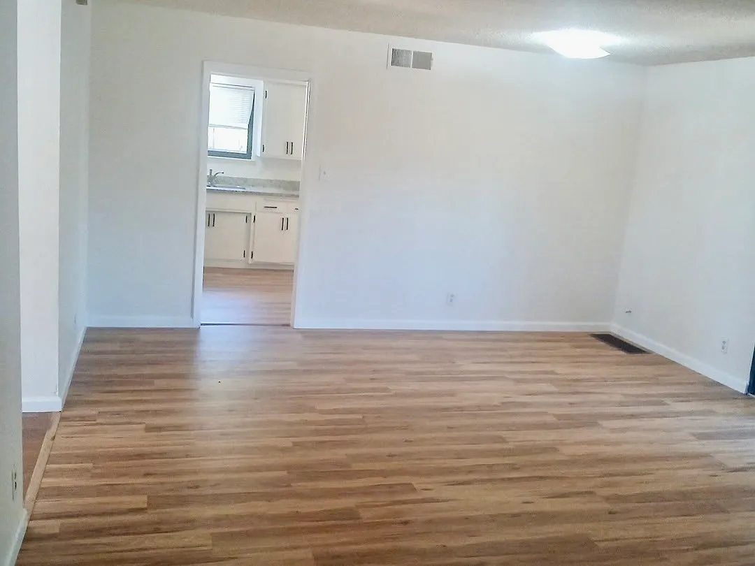 4 bed, 1374 sqft, $2,600 — Photo 3
