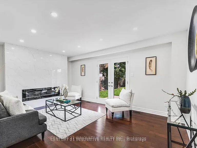 17 Chopin Ct — Photo 2