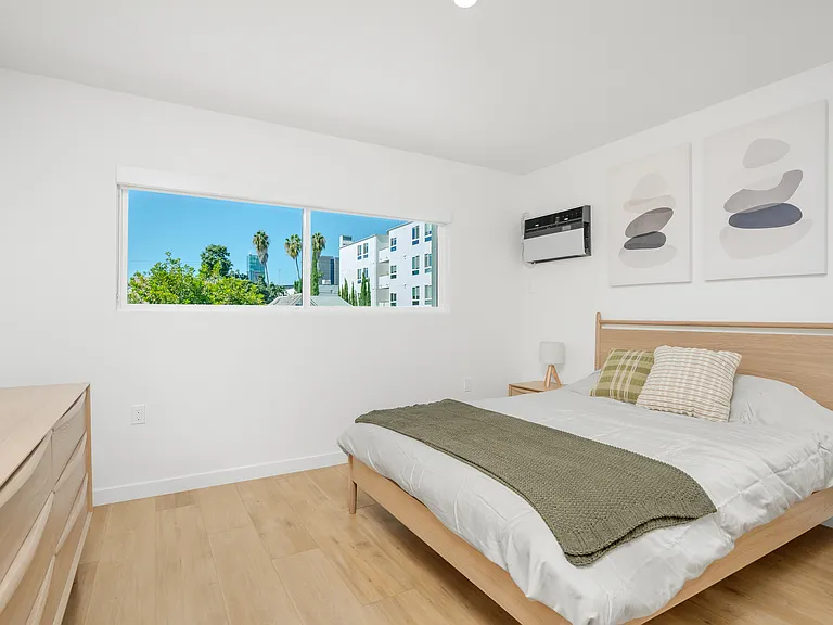 1422 Tamarind Ave — Photo 23