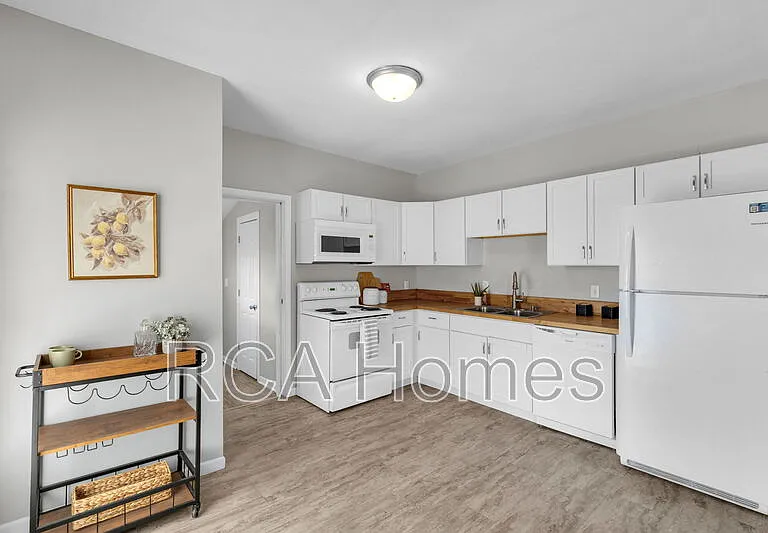 1011 E Raymond St — Photo 6