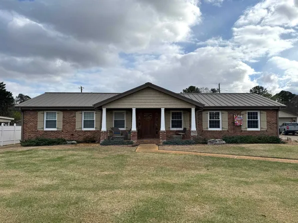 2209 Bower Dr, Florence, AL 35630