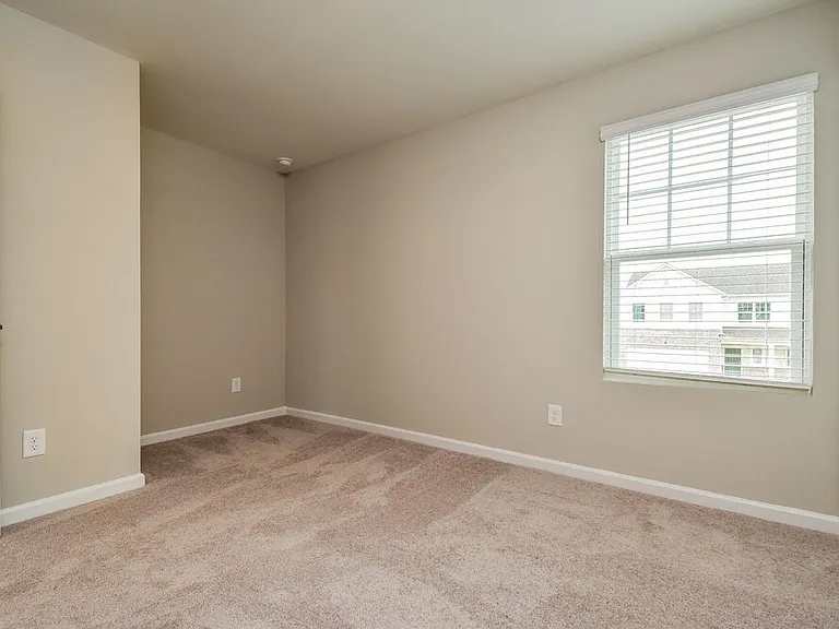 526 Knightsbridge Ln — Photo 11