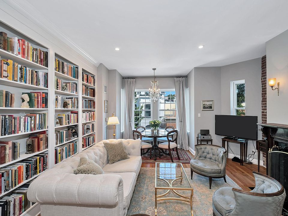 Living room with view onto Corcoran Street