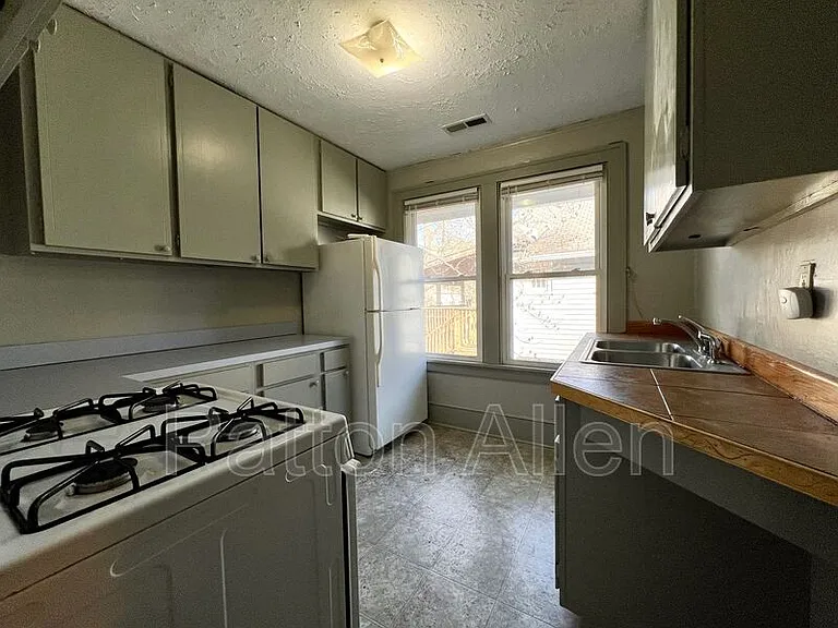 330 Hillside St #2 — Photo 10