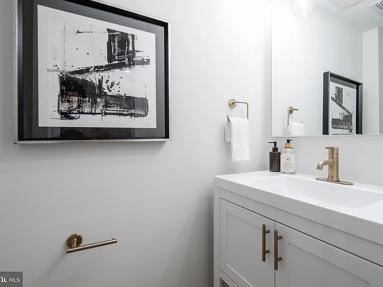 520 Irving St NW — Photo 14