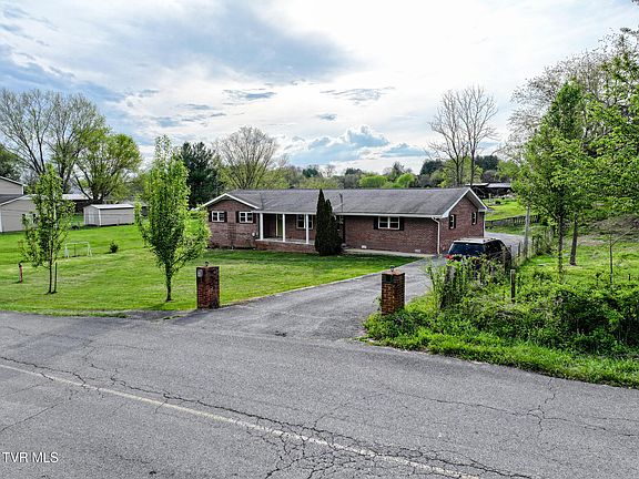 3rd image of 460 Meadowbrook Rd