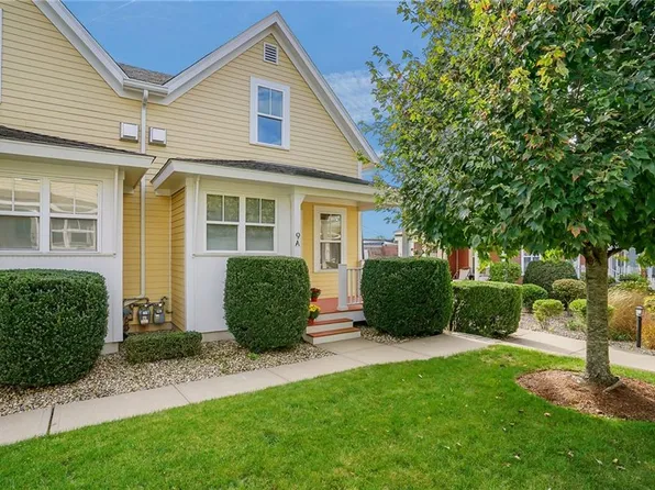 38 Greene St APT 9A, East Greenwich, RI 02818