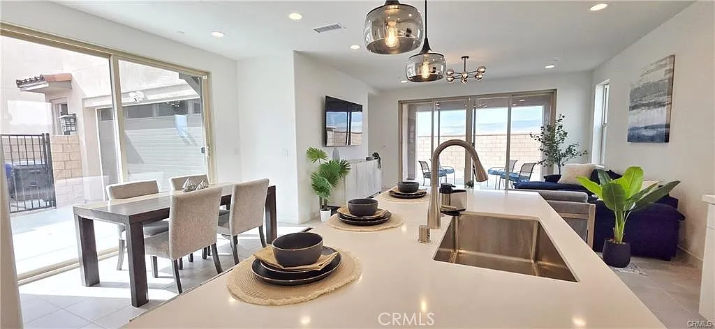 3 bed, 2.5 bath, 2000 sqft, $3,400 — Photo 4
