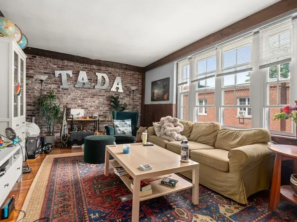 67 Park St APT 3, Brookline, MA 02446