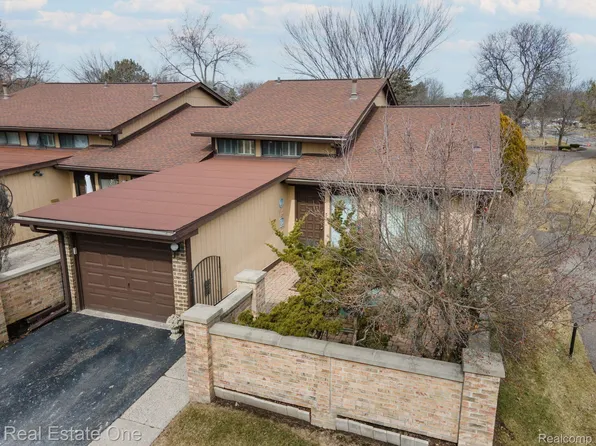 19810 Villa Dr S, Southfield, MI 48076