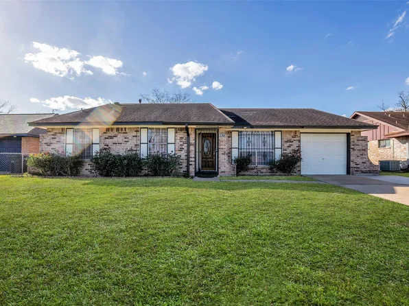 8823 Rutherford Ln, Houston, TX 77088