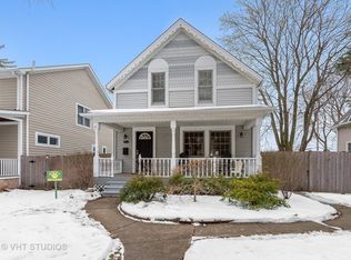 118 4th St, Libertyville, IL 60048