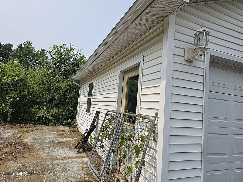 4th image of 19 Feld Avenue