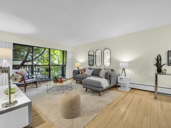 150 E 5th St #103, North Vancouver, BC V7L 1L5