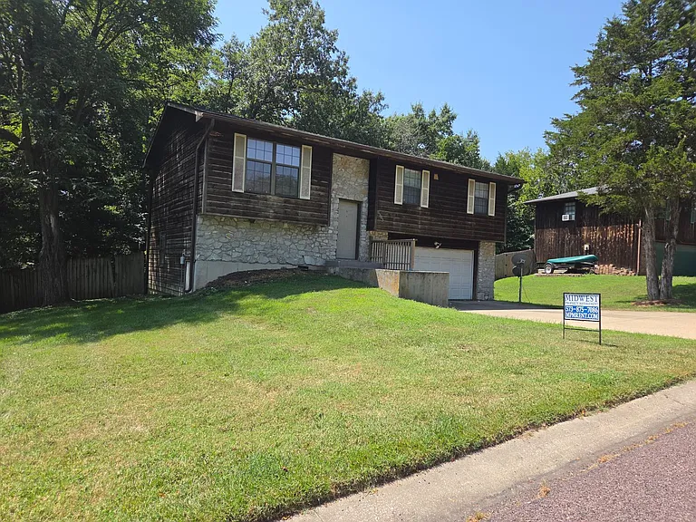 8303 W Southeast Ct — Photo 1