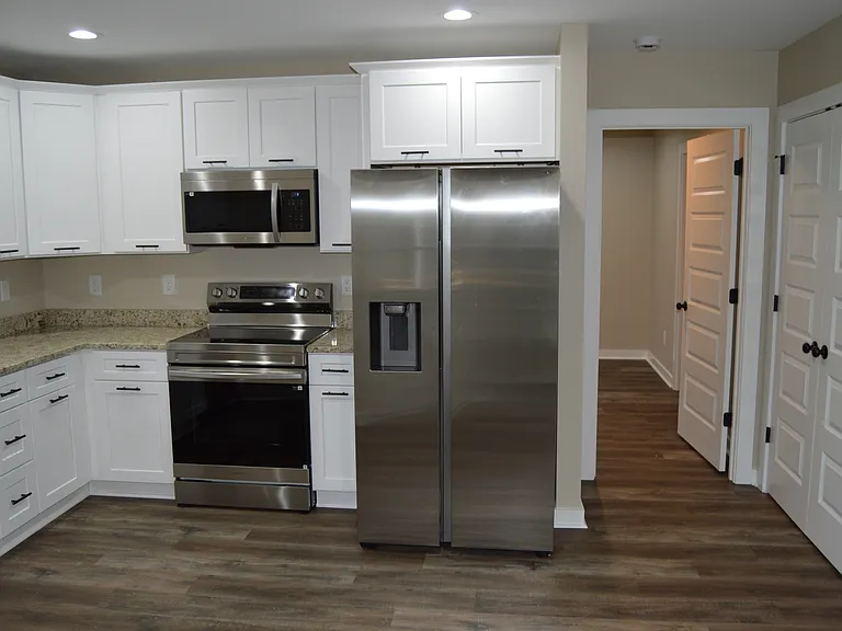 620 W Bell St — Photo 8