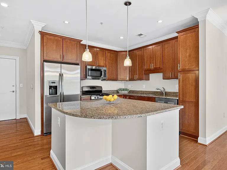 1023 N Royal St #205 — Photo 7