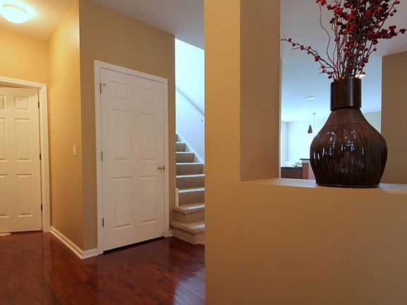 4th image of 1832 N Crenshaw Cir