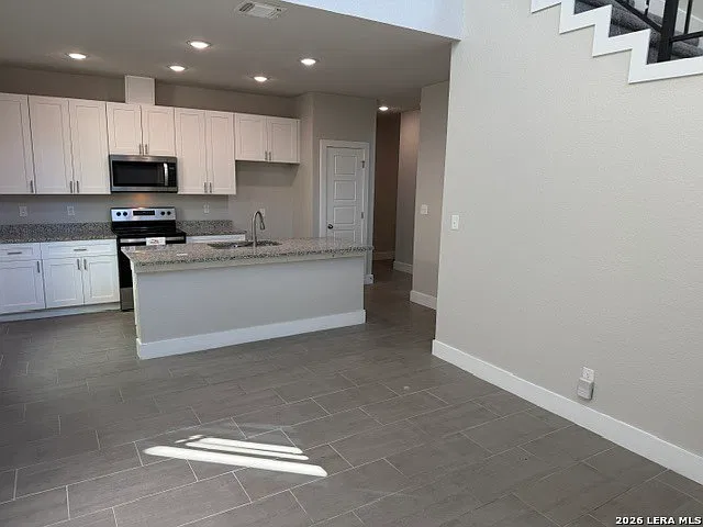 3 bed, 3.5 bath, 1976 sqft, $1,995 — Photo 4