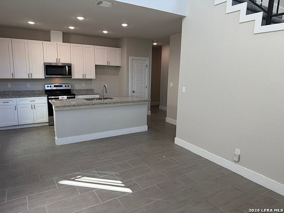 4th image of 210 Rainbow Dr #9