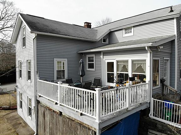 5th image of 39 N Pleasant St W