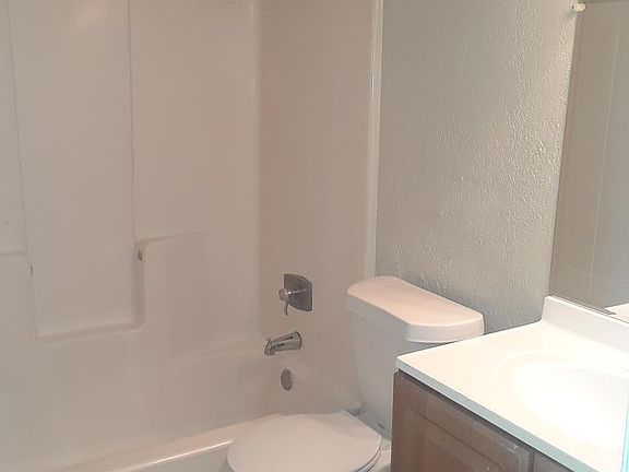 4th image of 630 W Taft Ave #11