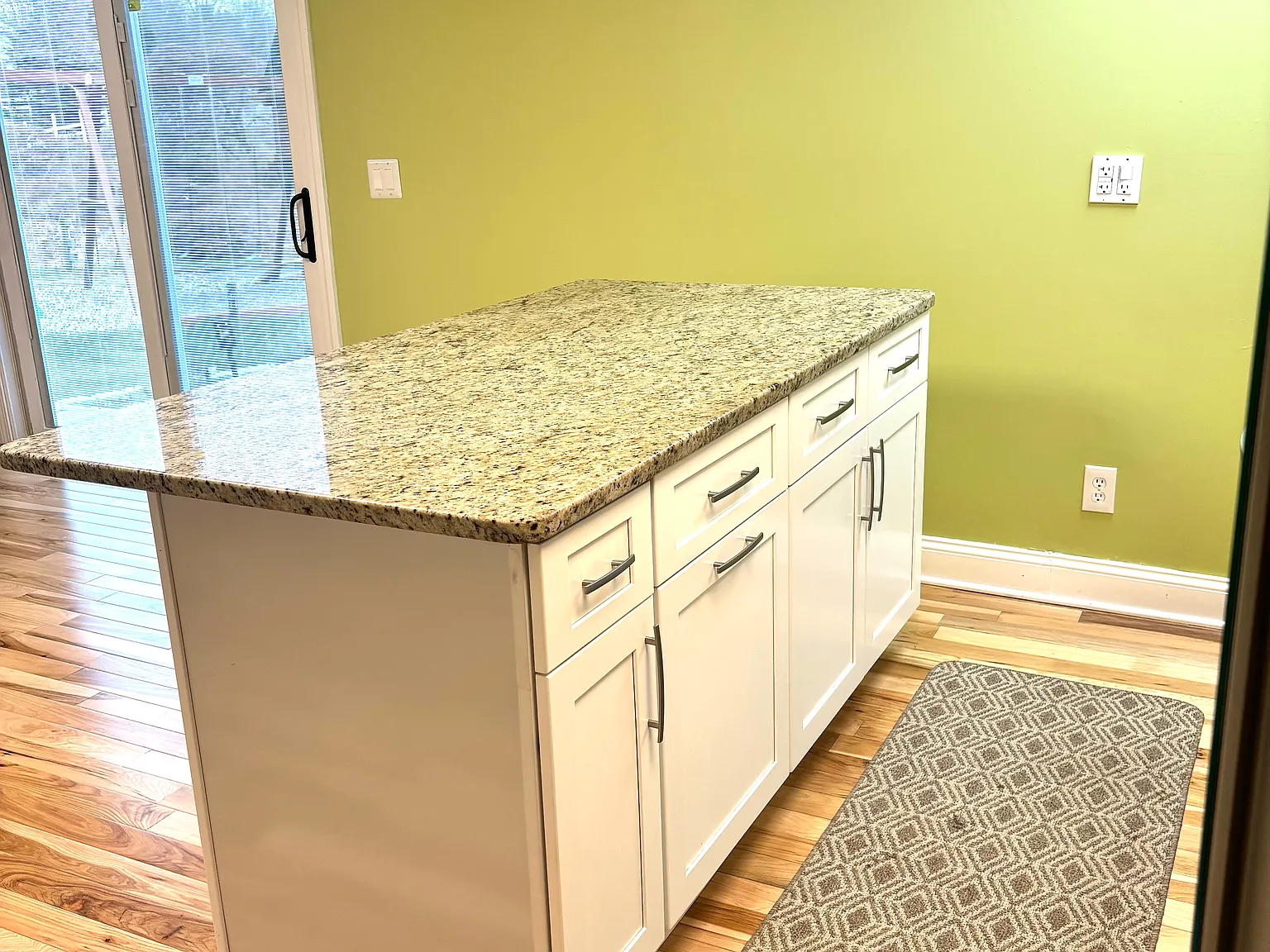Studio, 800 sqft, $1,200 — Photo 3
