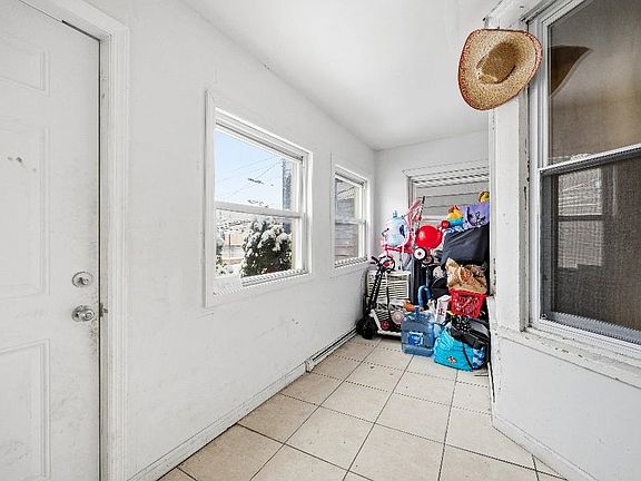 4th image of 383 Broadway