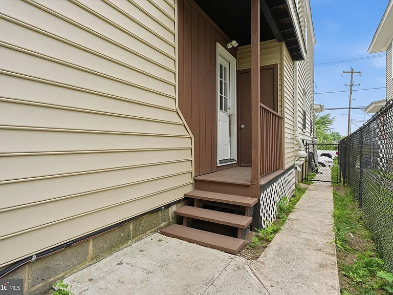 214 Washington St — Photo 36