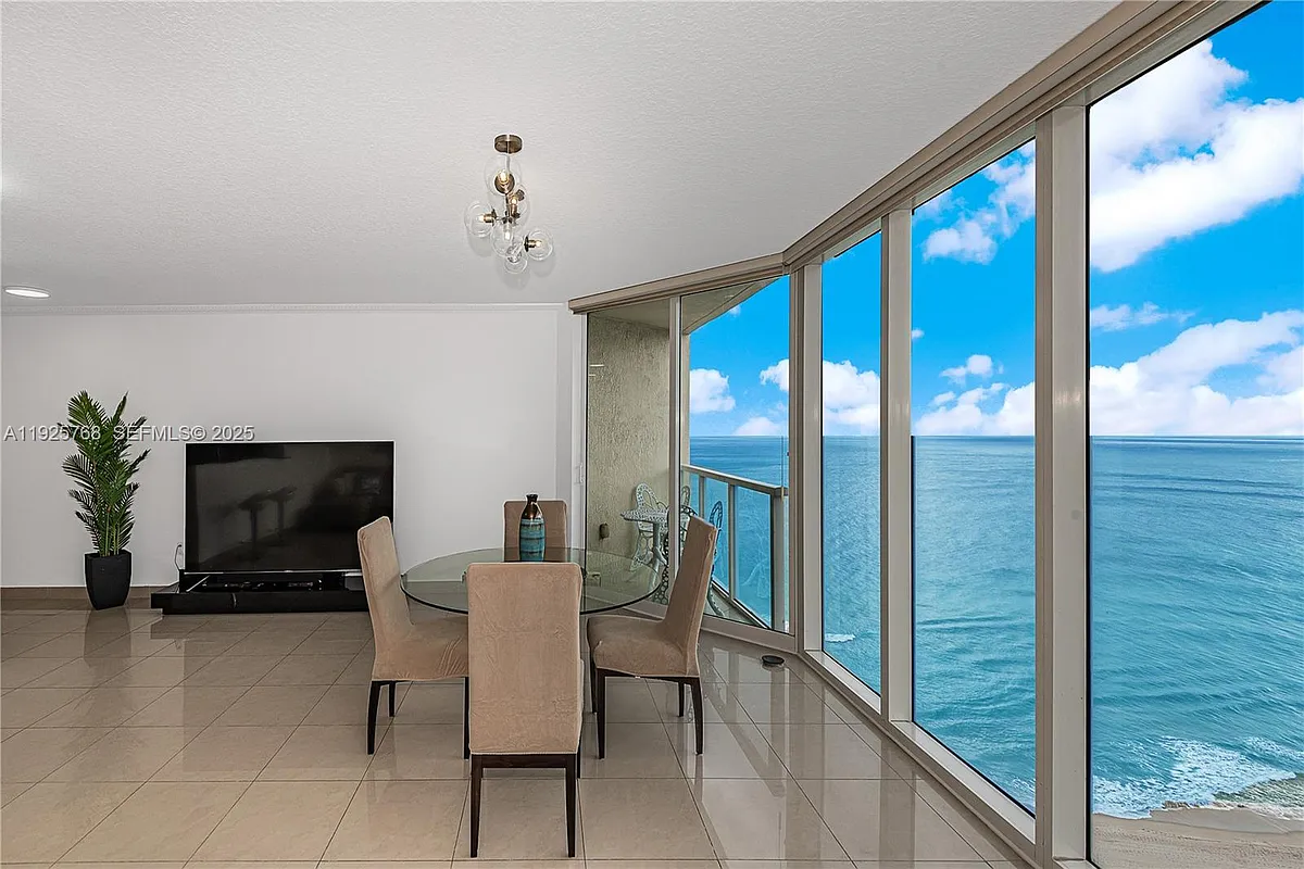 Building Photo - 16699 Collins Ave #2408