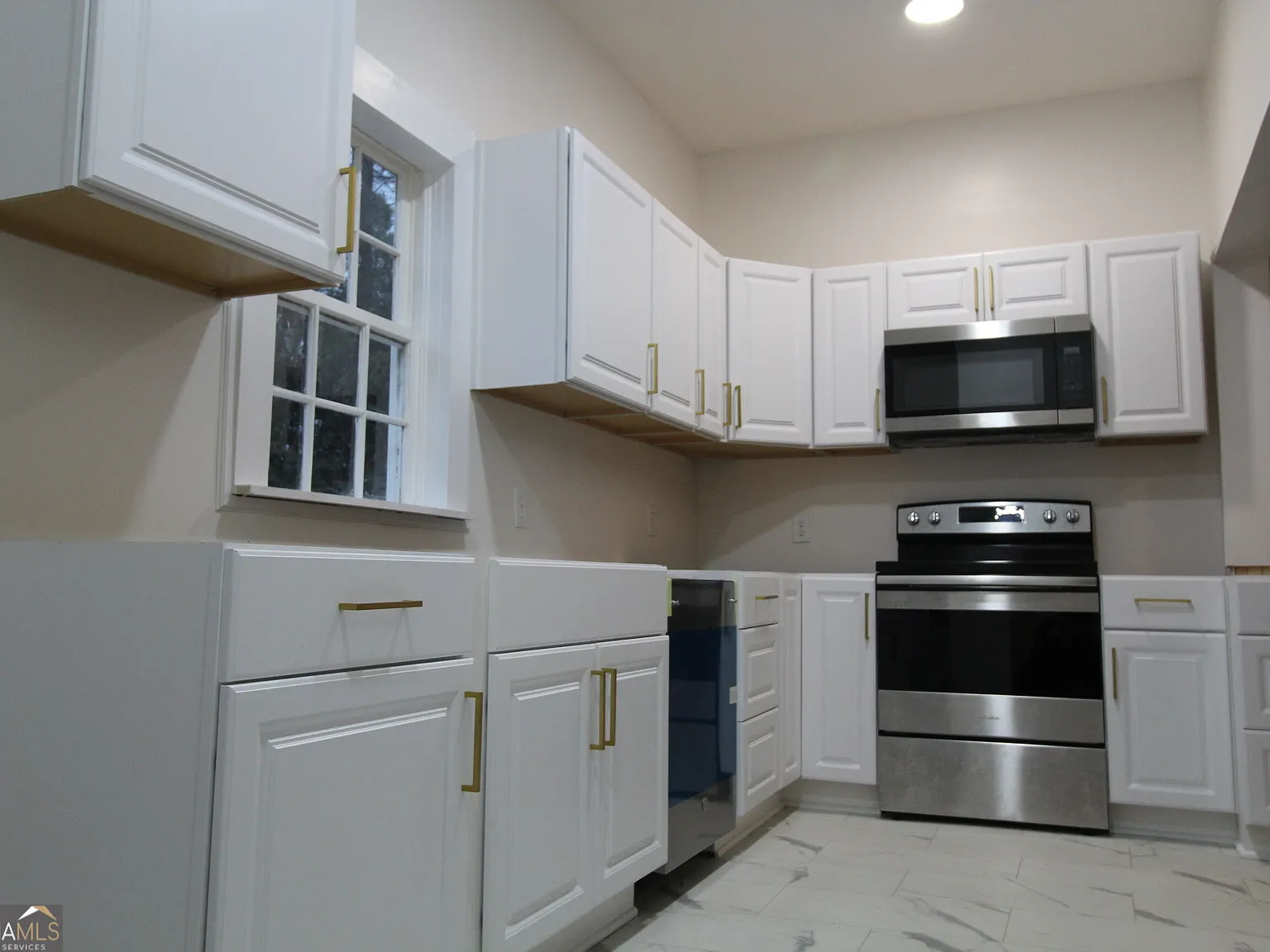 2 bed, 1.0 bath, 1064 sqft, $1,350 — Photo 4