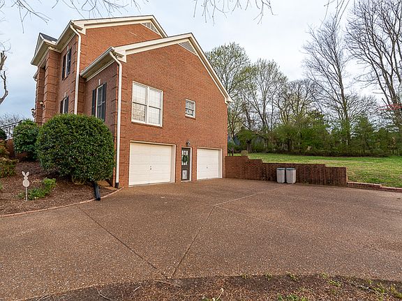 3rd image of 801 Sawyer Bend Ct