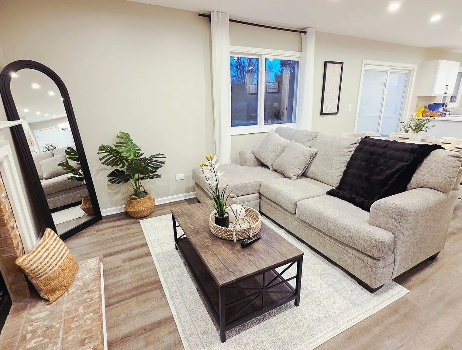 4 bed, 2.5 bath, $12,728 — Photo 4