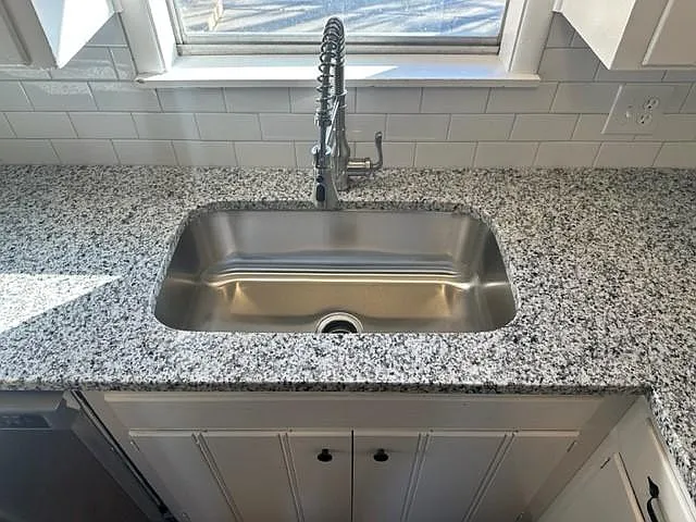 Stylish New Undermount sink with Pull Down Faucet and Disposal
