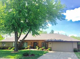 1401 W Holly Hedges Dr, Peoria, IL