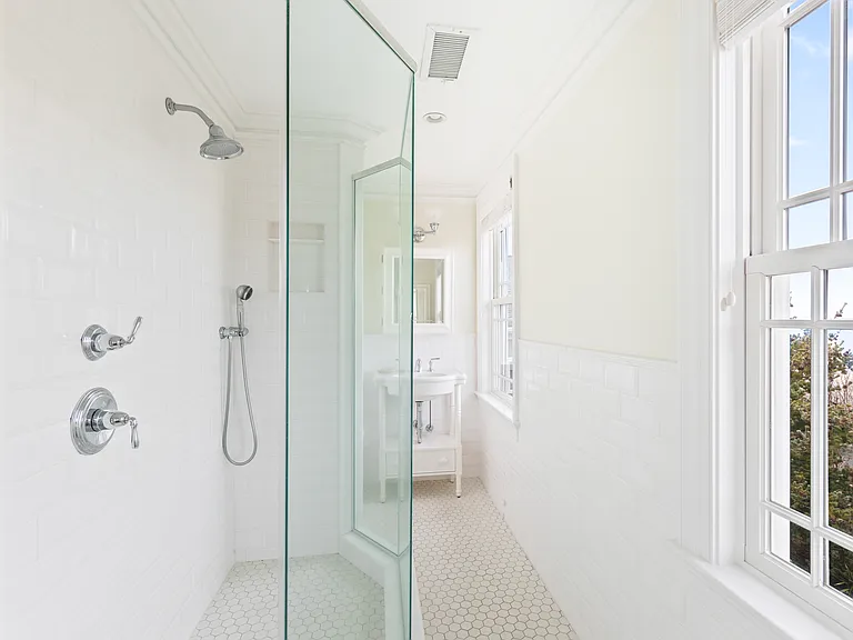 351 Kings Point Rd — Photo 14