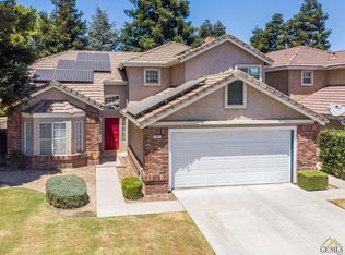 1001 Foxcroft Ln, Bakersfield, CA 93312