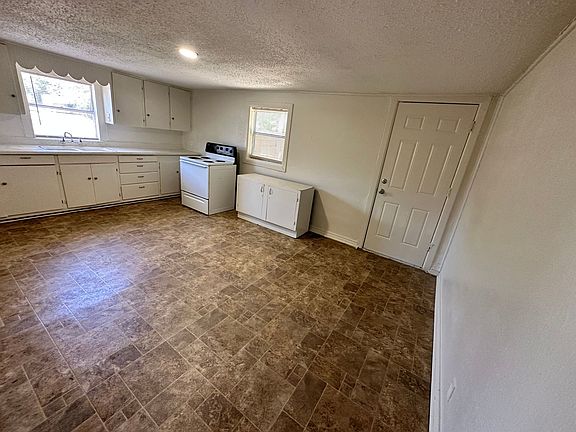 5th image of 3201 San Jacinto Dr