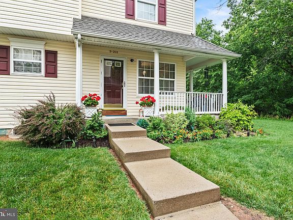 2nd image of 203 Prairie Ct