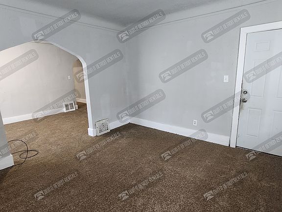 5th image of 3725 Glynn Ct APT 1E