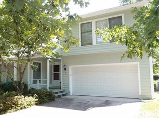 1 Heather Ct, Chapel Hill, NC 27517