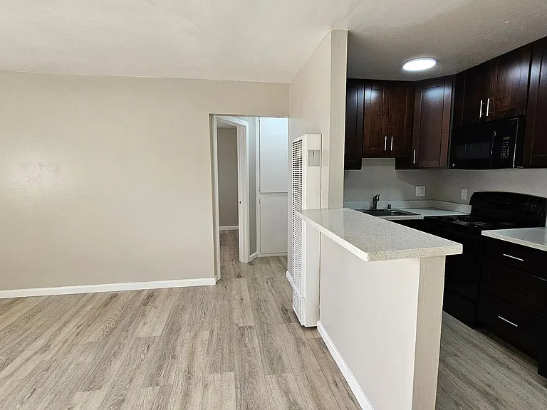658 Cherry Way — Photo 7